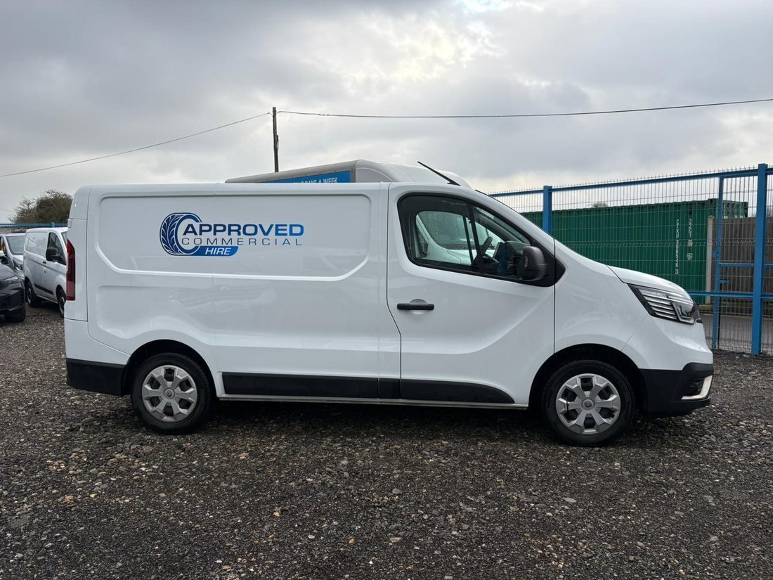 Medium van hire Kent — Renault Trafic